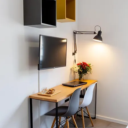 6E Studios Apartman *