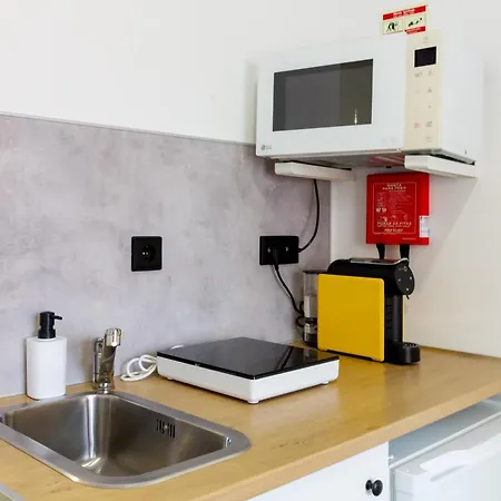 6E Studios Apartman