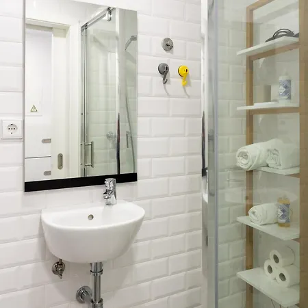 6E Studios Apartman *